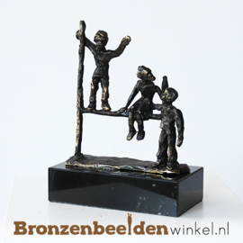 Beeldje "Spelende kinderen" BBW005br76