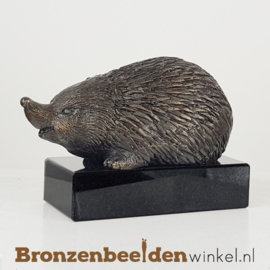 Egel beeldje op sokkel BBW1299br