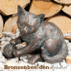 Bronzen beeld spelende kat BBW37254