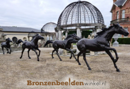 Vier galopperende paarden van brons BBW111999