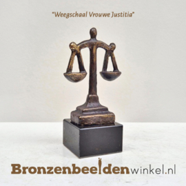 Cadeau meester in de rechten "Weegschaal Vrouwe Justitia" BBW23pb62