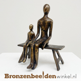 Bronzen beeldje vader met dochter BBW001br75