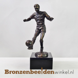 Beeldje "De voetballer" BBW002br48