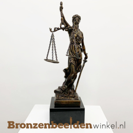 Geslaagd cadeau "Vrouwe Justitia" beeldje op sokkel BBW008br10S