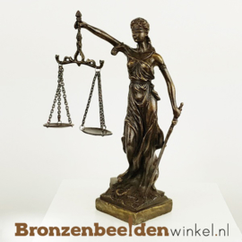 Afstudeercadeau van ouders "Vrouwe Justitia" beeldje BBW008br10