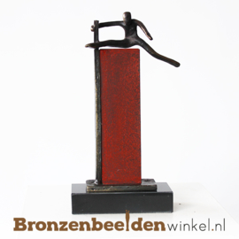 Zakelijk beeldje "De lat hoog leggen" BBW005br82