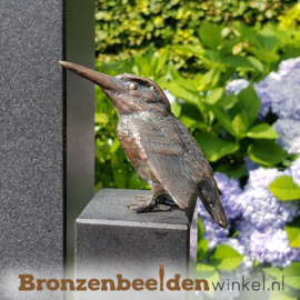 Tuinbeeld ijsvogels in brons op twee zuilen BBW88367