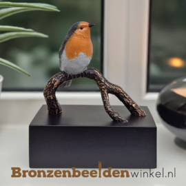 Roodborstje op tak voor as BBW37296as