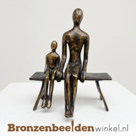 Bronzen beeldje vader met dochter BBW001br75