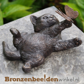 Kattenbeeldje spelend met vlindertje BBW1396br