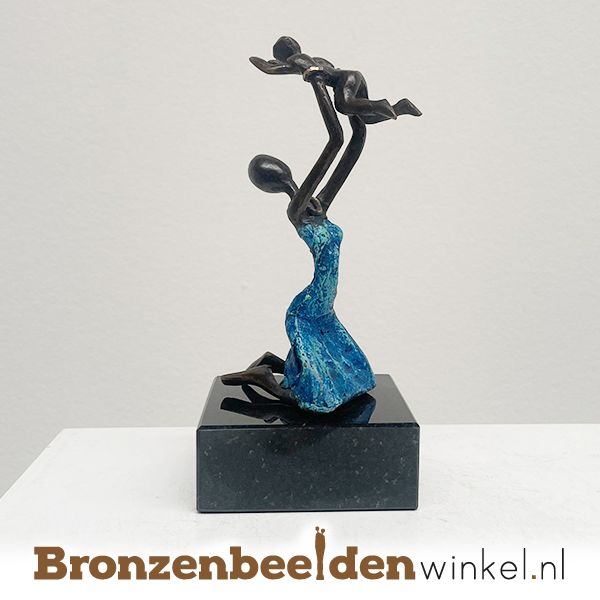 Bronzen beeldje uit Afrika "Ayane en Friday " 12 cm BBWST24