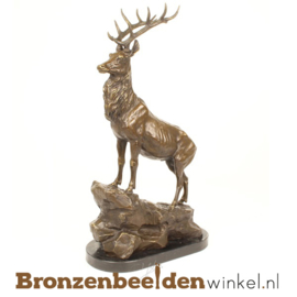Bronzen beeld hert op rots BBWYY79