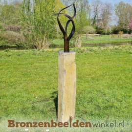 Abstract tuinbeeld "De Levensboom" op Basalt sokkel