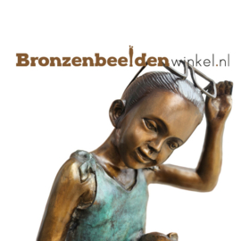 Tuinbeeld "Meisje op Stapel Boeken" BBW97131br