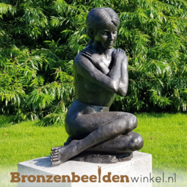 Zittende naakte vrouw tuinbeeld BBW1067