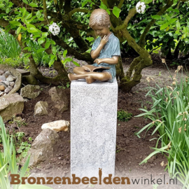 Bronzen tuinbeeld lezende jongen BBW1561br