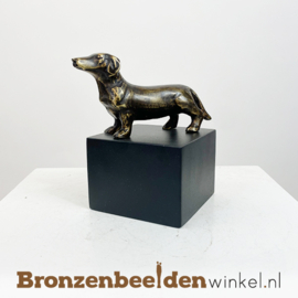 Kleine urn hond "De teckel" BBW043br01as