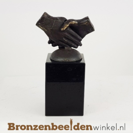 Jubileumkado "De handdruk" (hogere sokkel) BBW003br19hs