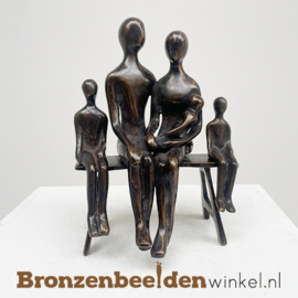 Familiebeeldje "Liefdevol stel met baby en 2 kinderen" - STEL SAMEN -