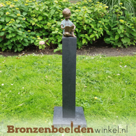 Bronzen schrijvend jongetje als tuinbeeld BBW0802br