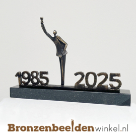TOP 40 jaar bestaan bedrijf cadeau "Glas heffen met jaartallen" BBW003br86JT40 1985-2025