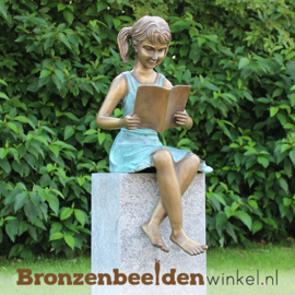 Bronzen tuinbeeld lezend meisje BBW1571br