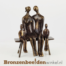 Beeldje ouders met tweeling dochters BBW001br49