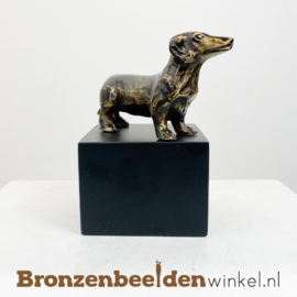 Kleine urn hond "De teckel" BBW043br01as