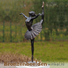 NR 1 | Cadeau vrouw 61 jaar ''Ballerina brons als tuinbeeld'' BBW2219