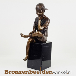 Kleine bronzen jongen met pet BBW1246br
