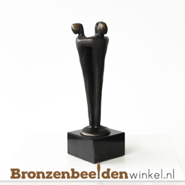 Broers en zussen beeldje "Omarming" BBW004br17