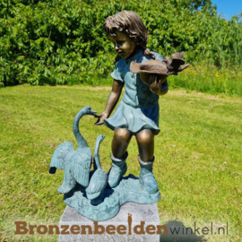 Bronzen meisje met ganzen en vogel als tuinbeeld BBW1063br