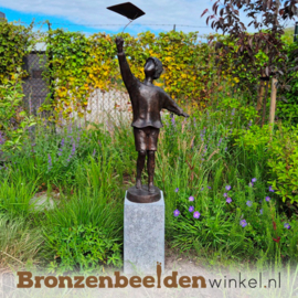 Tuinbeeld "De Vlieger" van brons BBW91247br