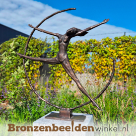 Beeld voor in de tuin "Saltare Domina" BBW248523
