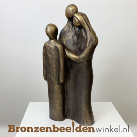 Beeldje "Vader moeder met groot kind" BBW064br01