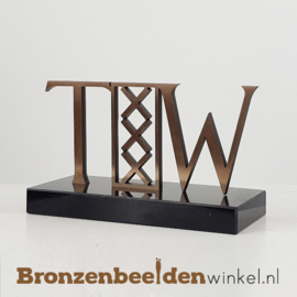 BRONZEN LETTERS  IN OPDRACHT