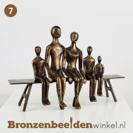 NR 7 | Bronzen beeld Rotterdam "Gezin op bankje ouders met 3 dochters"BBW001br51