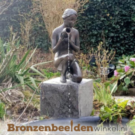 Waterornament van een vrouw met kruik BBWR90104