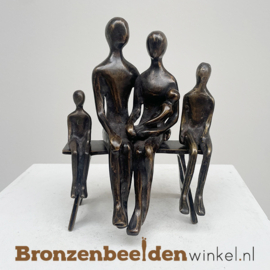 Familiebeeldje "Liefdevol stel met baby en 2 kinderen" - STEL SAMEN -