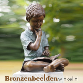 Bronzen tuinbeeld lezende jongen BBW1561br