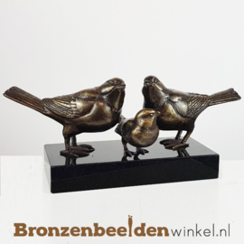 NR 6 | Kleine bronzen vogeltjes ''Vogels met jong op sokkel'' BBW80004