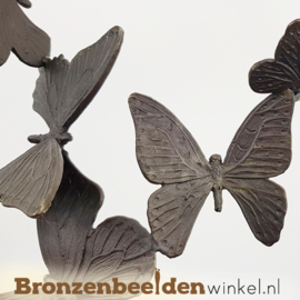 Gedenkbeeldje hand met vlinders BBW10001