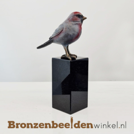 Vogel beeldje Barmsijs op sokkel BBWF6531fa04