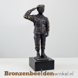 Beeldje militair "De Saluerende Militair" BBW23bp12