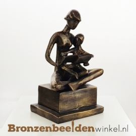 Beeldje lezende moeder en kind BBW1858