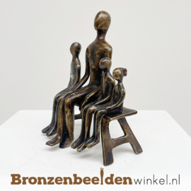 Beeldje vader met twee zoons en dochter BBW001br71