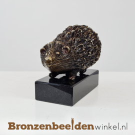 Egel beeldje op sokkel BBWR89013