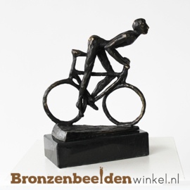 Beeldje "Wielrenner op racefiets" BBW005br64