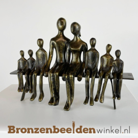 Beeldje ouders met 5 zoons en 1 dochter BBW001br67