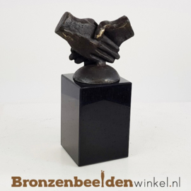 Zakelijk geschenk "De handdruk" (hogere sokkel) BBW003br19hs